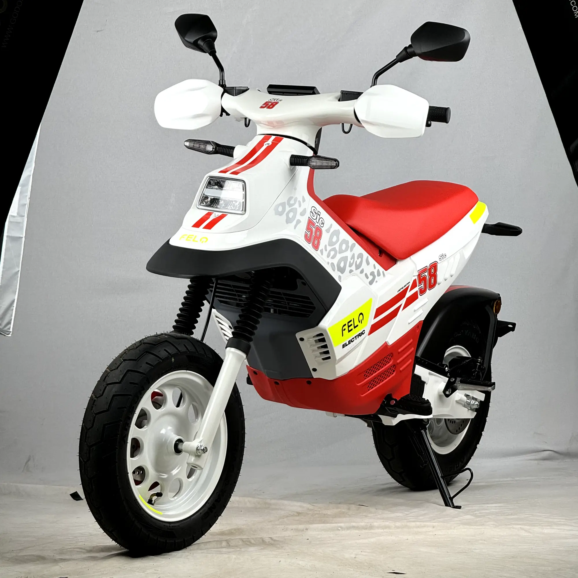 Felo FW-03 SIC 58 dans le studio photo